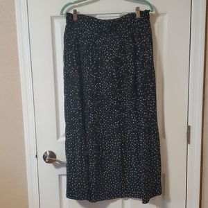 Full black and white polka dot skirt w POCKETS!